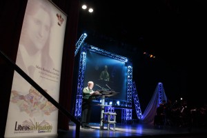 Escenario en el Teatro Cervantes de Petrer