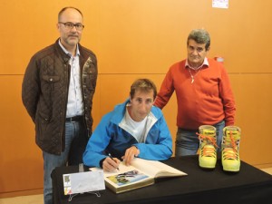 Alejo en el museo del calzado